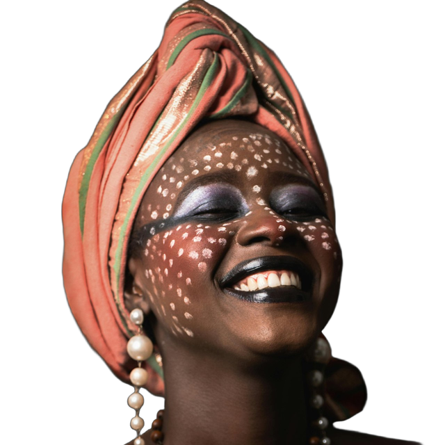 Femme au foulard rose riant, détourée